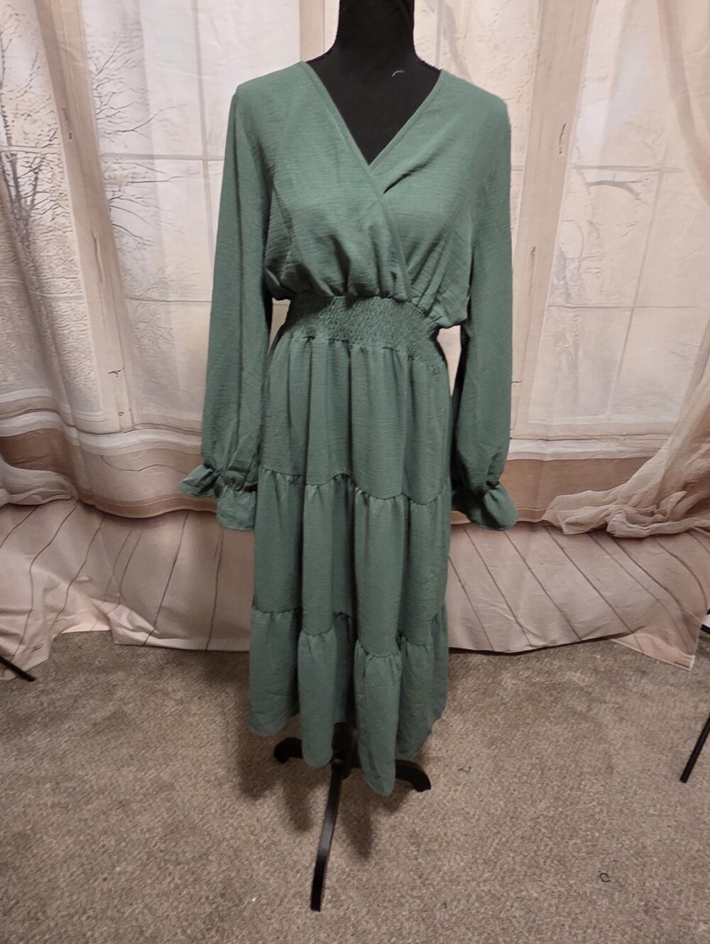 Kohl's Green Tiered Long Sleeve Midi Dress with Smocked Waist